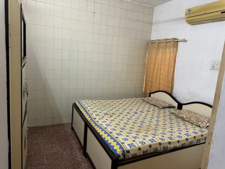 Bedroom, naranpura 2 Bedroom 1200 Sq.Ft. Apartment In Naranpura Ahmedabad 9962603