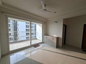 Room in 3 BHK Apartment at Rajapushpa Provincia, Narsingi – for Rent