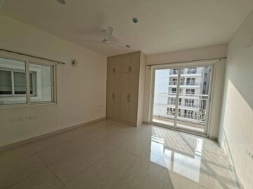 Room in 3 BHK Apartment at Rajapushpa Provincia, Narsingi – for Rent