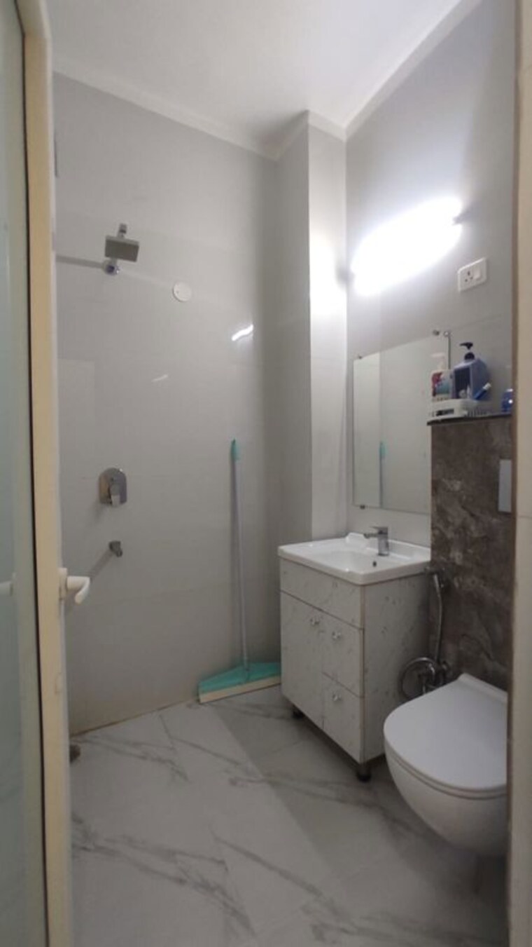 Bathroom, malviya nagar 3 Bedroom 1800 Sq.Ft. Apartment In Malviya Nagar Delhi 9962625