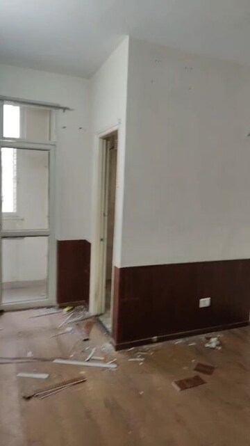 Room in 2 BHK Builder Floor at Wave Executive Floors, Wave City – for Rent