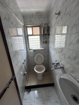 Bathroom in 1.5 BHK Apartment at Andheri West – for Rent