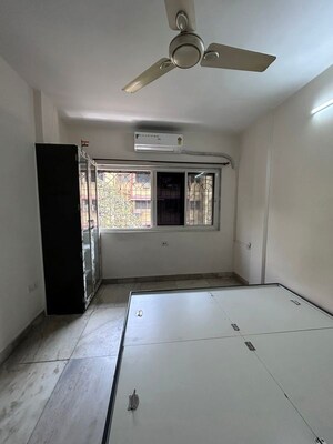 Room in 1.5 BHK Apartment at Andheri West – for Rent