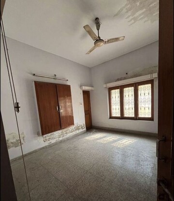 Room in 4 BHK Independent House at Niralanagar – for Rent