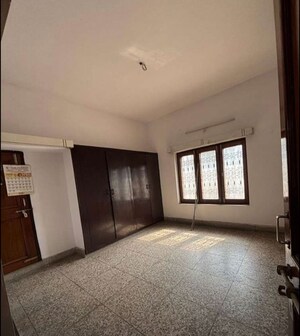 Room in 4 BHK Independent House at Niralanagar – for Rent