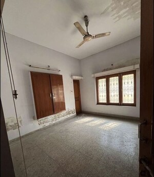 Room in 4 BHK Independent House at Niralanagar – for Rent