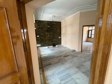 Room in 5 BHK Independent House at Sector 4 – for Rent