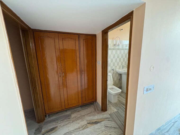 Room, sector 4 5 Bedroom 2100 Sq.Ft. Independent House In Sector 4 Panchkula 9962670