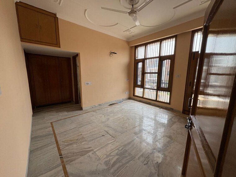 Room, sector 4 5 Bedroom 2100 Sq.Ft. Independent House In Sector 4 Panchkula 9962670
