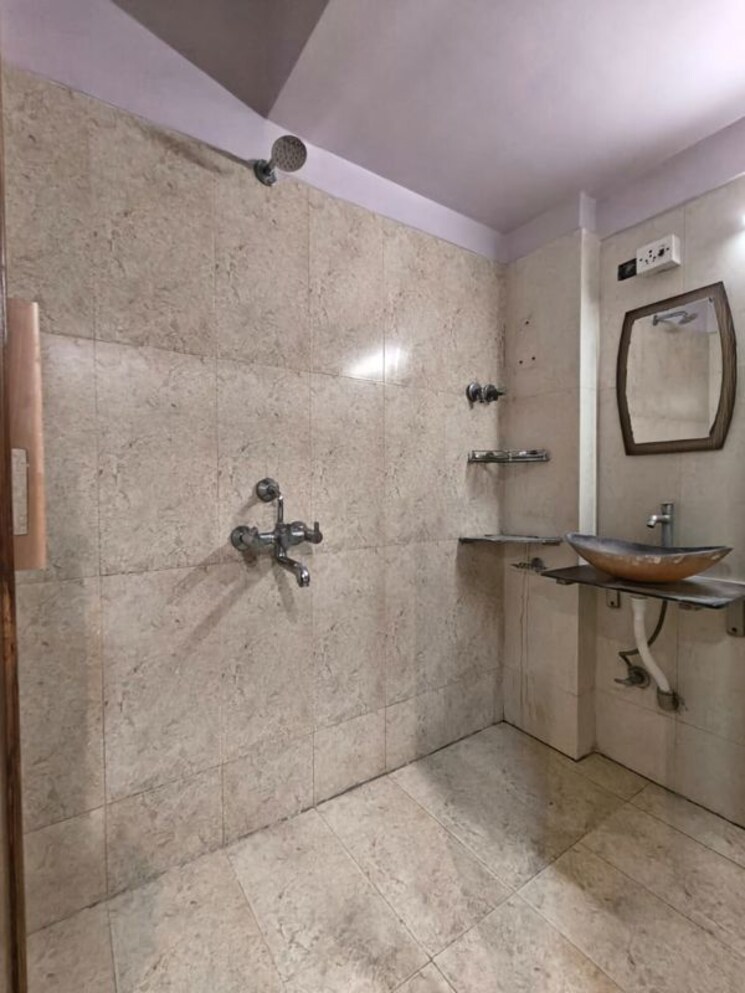 Bathroom, neelkamal-chs-lower-parel 2.5 Bedroom 850 Sq.Ft. Apartment In Lower Parel Mumbai 9962677