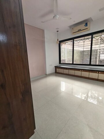 Room in 2.5 BHK Apartment at Neelkamal CHS Lower Parel, Lower Parel – for Rent