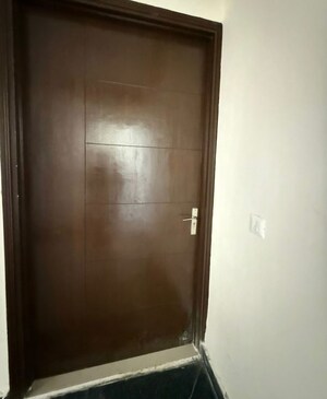 Furnished Amenities in 3 BHK Apartment at Amrapali Crystal Homes, Sector 76 – for Rent