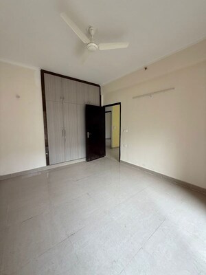 Room in 3 BHK Apartment at Amrapali Crystal Homes, Sector 76 – for Rent