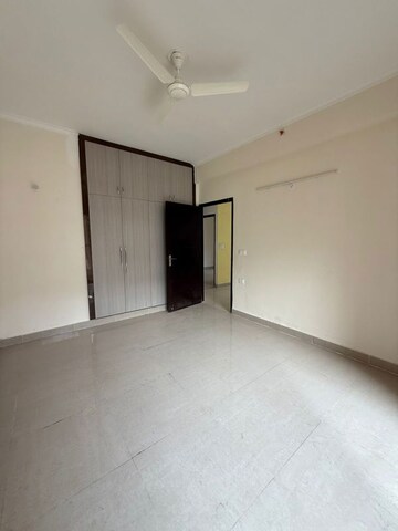 Room in 3 BHK Apartment at Amrapali Crystal Homes, Sector 76 – for Rent