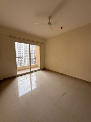 Room in 3 BHK Apartment at Amrapali Crystal Homes, Sector 76 – for Rent
