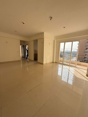 Room in 3 BHK Apartment at Amrapali Crystal Homes, Sector 76 – for Rent