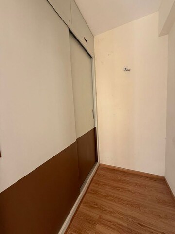 Room in 3 BHK Apartment at Amrapali Crystal Homes, Sector 76 – for Rent