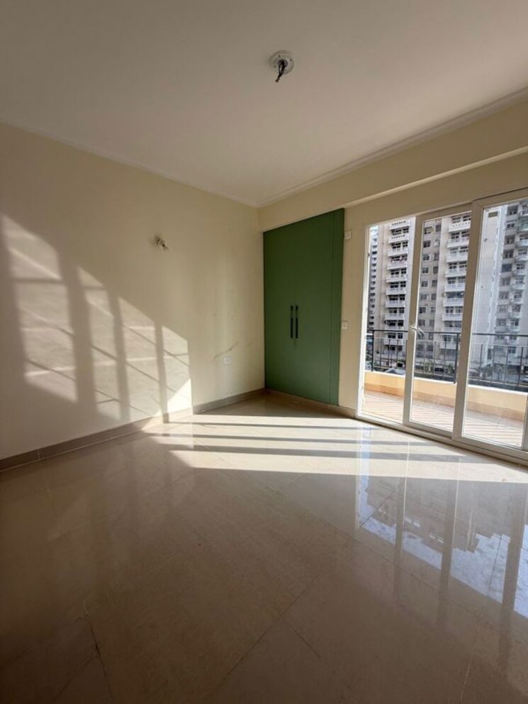 Room, amrapali-crystal-homes 3 Bedroom 1375 Sq.Ft. Apartment In Sector 76 Noida 9962693