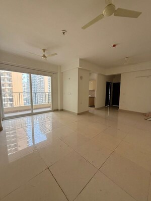 Room in 3 BHK Apartment at Amrapali Crystal Homes, Sector 76 – for Rent