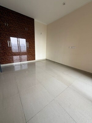 Room in 3 BHK Apartment at Amrapali Crystal Homes, Sector 76 – for Rent