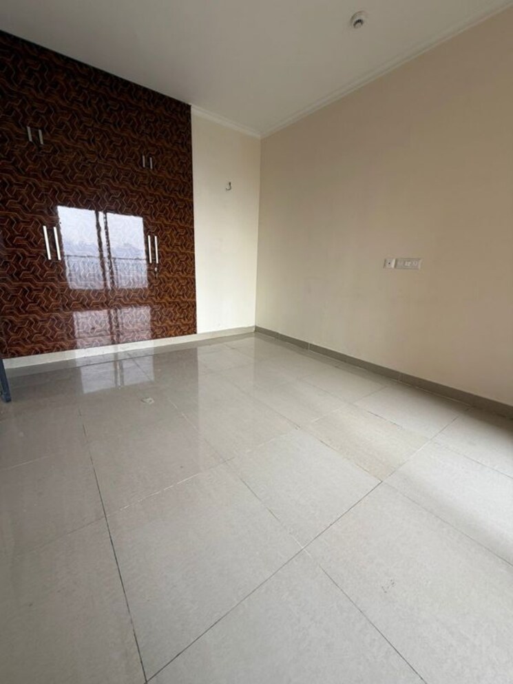 Room, amrapali-crystal-homes 3 Bedroom 1375 Sq.Ft. Apartment In Sector 76 Noida 9962693