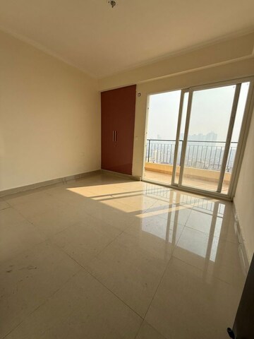 Room in 3 BHK Apartment at Amrapali Crystal Homes, Sector 76 – for Rent