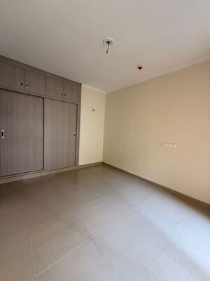 Room in 3 BHK Apartment at Amrapali Crystal Homes, Sector 76 – for Rent