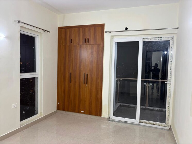 Room, amrapali-crystal-homes 3 Bedroom 1375 Sq.Ft. Apartment In Sector 76 Noida 9962696