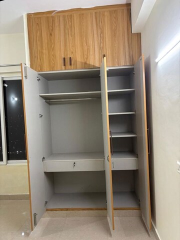 Furnished Amenities in 3 BHK Apartment at Amrapali Crystal Homes, Sector 76 – for Rent