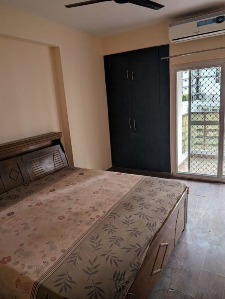 Room, amrapali-crystal-homes 3 Bedroom 1375 Sq.Ft. Apartment In Sector 76 Noida 9962698