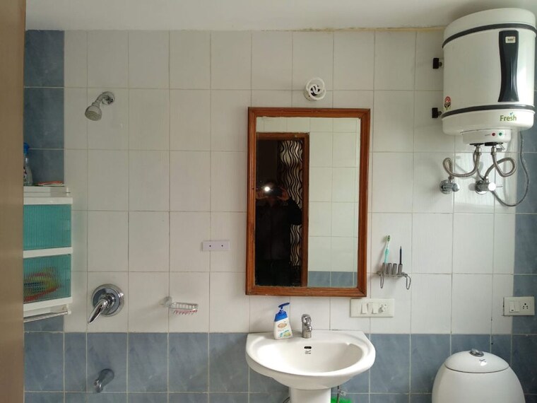 Bathroom, vip road 1 Bedroom 500 Sq.Ft. Apartment In Vip Road Zirakpur 9962725