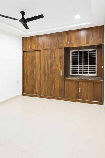 Room in 2 BHK Builder Floor at Kondapur – for Rent