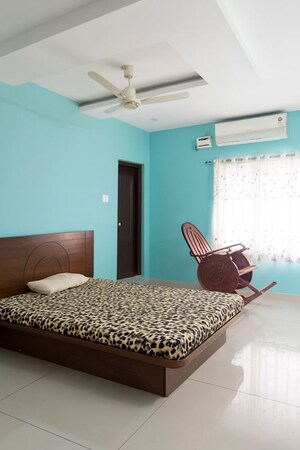 Bedroom in 3 BHK Builder Floor at Kondapur – for Rent