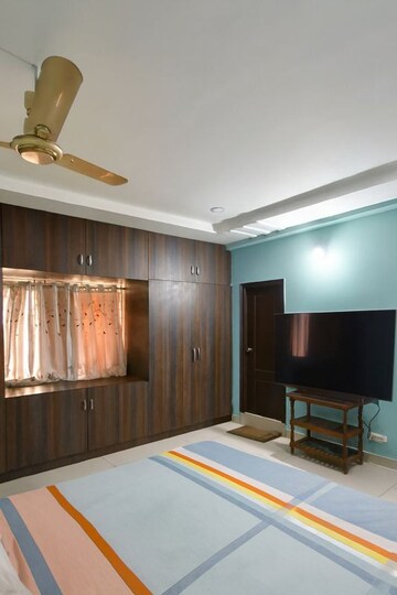 Bedroom in 3 BHK Builder Floor at Kondapur – for Rent