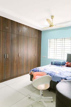 Bedroom in 3 BHK Builder Floor at Kondapur – for Rent