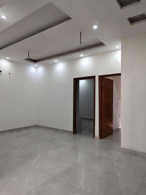 Room in 3 BHK Apartment at Skynet Towers, Patiala Road – for Rent