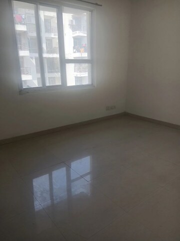 Room in 2 BHK Apartment at Piyush Heights, Sector 89 – for Rent