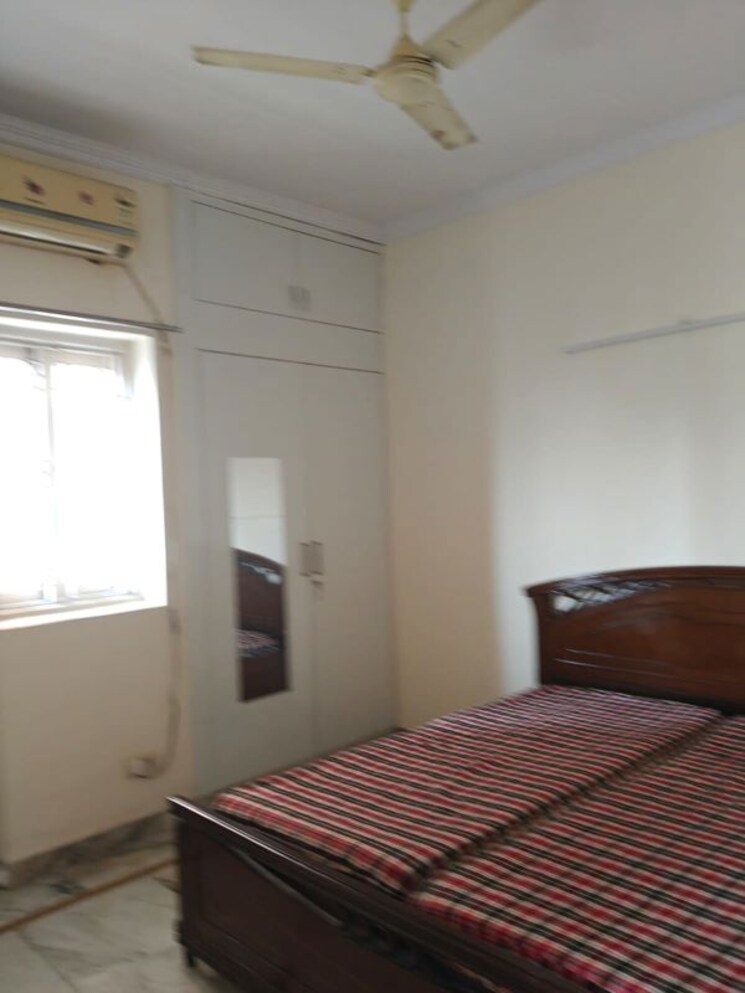Room, sector 46 1.5 Bedroom 500 Sq.Ft. Apartment In Sector 46 Faridabad 9962768