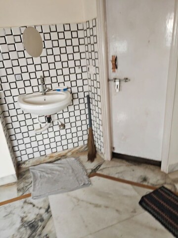 Bathroom in 1.5 BHK Apartment at Sector 46 – for Rent