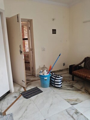 Living Room in 1.5 BHK Apartment at Sector 46 – for Rent