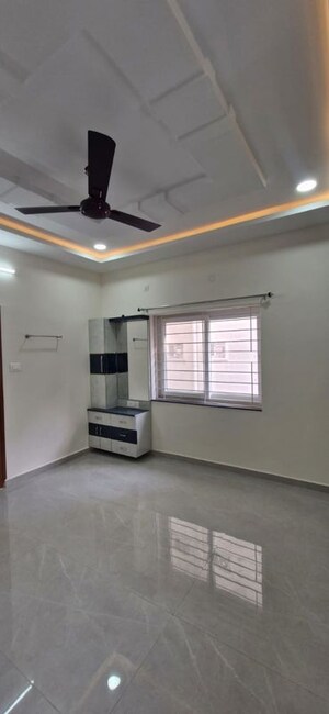 Room in 3 BHK Builder Floor at Kondapur – for Rent