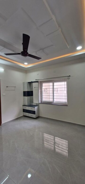 Room in 3 BHK Builder Floor at Kondapur – for Rent
