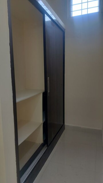 Room in 2 BHK Apartment at Jubilee Hills – for Rent