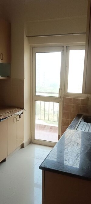 Room in 3 BHK Apartment at Amrapali Silicon City, Sector 76 – for Rent