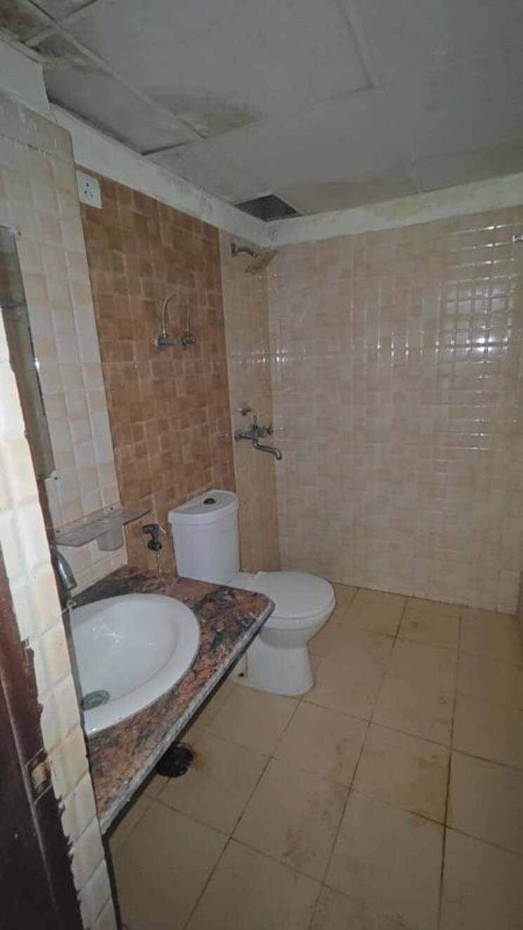 Bathroom, amrapali-silicon-city 3 Bedroom 1420 Sq.Ft. Apartment In Sector 76 Noida 9962779