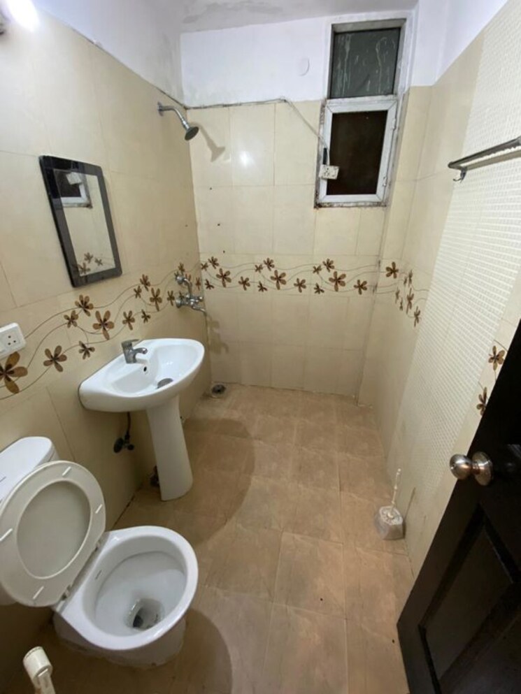 Bathroom, amrapali-silicon-city 2 Bedroom 1180 Sq.Ft. Apartment In Sector 76 Noida 9962784