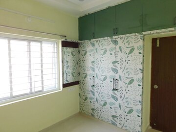 Room in 2 BHK Builder Floor at Kondapur – for Rent