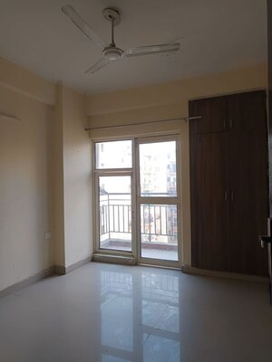 Room in 2 BHK Apartment at Gardenia Golf City, Sector 75 – for Rent