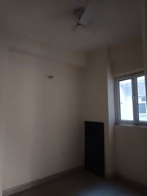 Room in 2 BHK Apartment at Gardenia Golf City, Sector 75 – for Rent