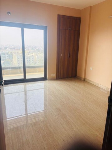 Room in 4 BHK Apartment at Azeagaia Botanica, Vrindavan Yojna – for Sale